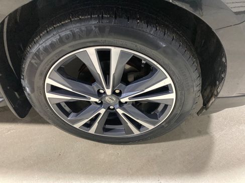 Used 2017 Nissan Pathfinder Platinum image 11