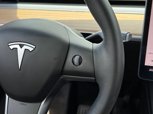 Used 2022 Tesla Model Y Long Range AWD/4WD image 8