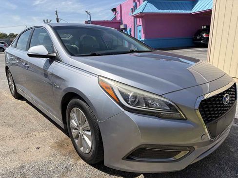 Used 2016 Hyundai Sonata SE FWD image 2