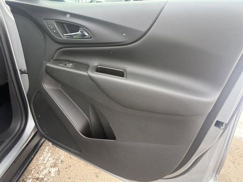 Used 2023 Chevrolet Equinox LT image 37