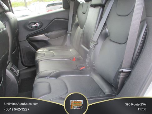 Used 2019 Jeep Cherokee Limited AWD/4WD image 6