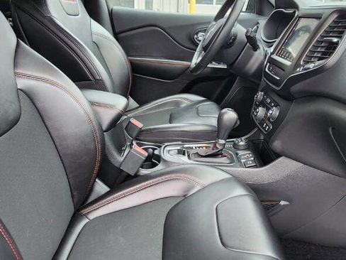 Used 2019 Jeep Cherokee Trailhawk w/ Comfort/Convenience Group image 19