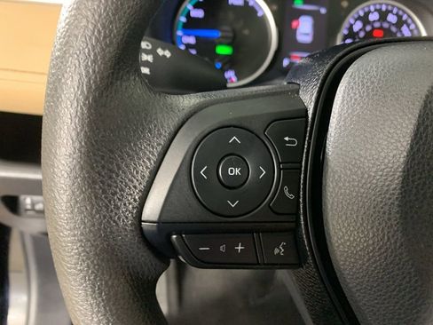 Used 2021 Toyota RAV4 LE AWD/4WD image 19