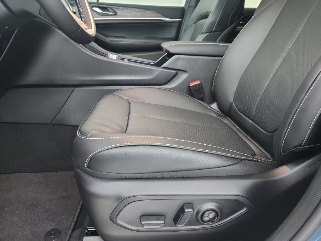 New 2027 Jeep Grand Cherokee Limited AWD/4WD image 20