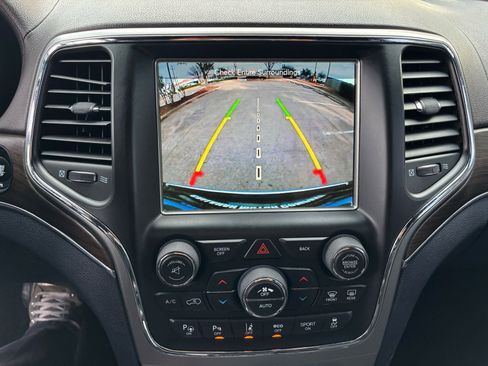 Used 2017 Jeep Grand Cherokee Overland w/ Jeep Active Safety Group image 26