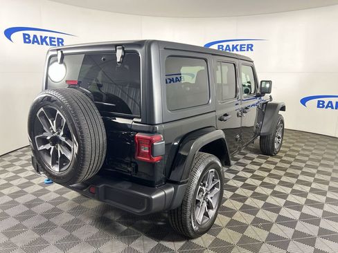 Used 2024 Jeep Wrangler Unlimited w/ Convenience Group AWD/4WD image 9