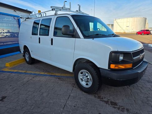 Used 2014 Chevrolet Express 2500 image 3