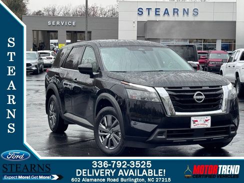 Used 2025 Nissan Pathfinder S image 1