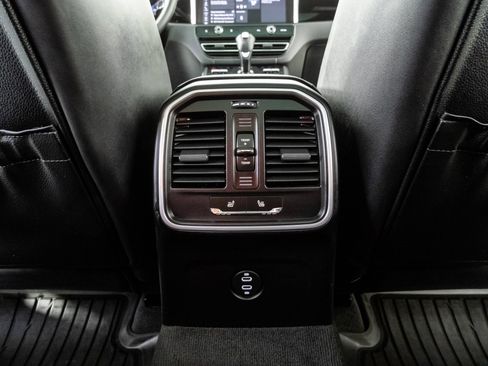 Used 2023 Porsche Macan AWD/4WD image 20