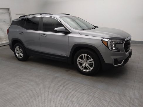 Used 2024 GMC Terrain SLE w/ Driver Convenience Package FWD image 11