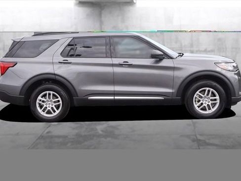 Certified 2025 Ford Explorer Active AWD/4WD image 5