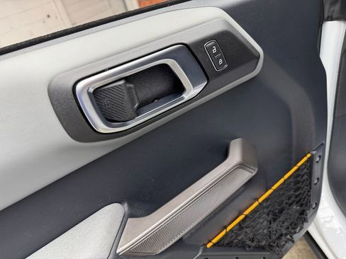 Used 2023 Ford Bronco Badlands image 11