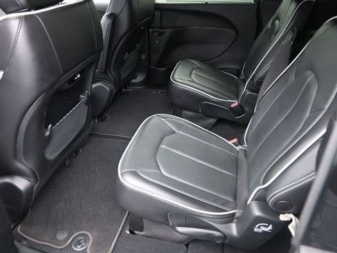 Used 2023 Chrysler Pacifica Limited w/ S Appearance Package FWD image 14