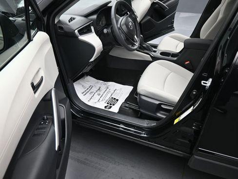 Used 2024 Toyota Corolla Cross LE image 15