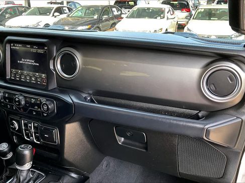 Used 2019 Jeep Wrangler Unlimited Sahara w/ Uconnect 4C Nav & Sound Group image 16