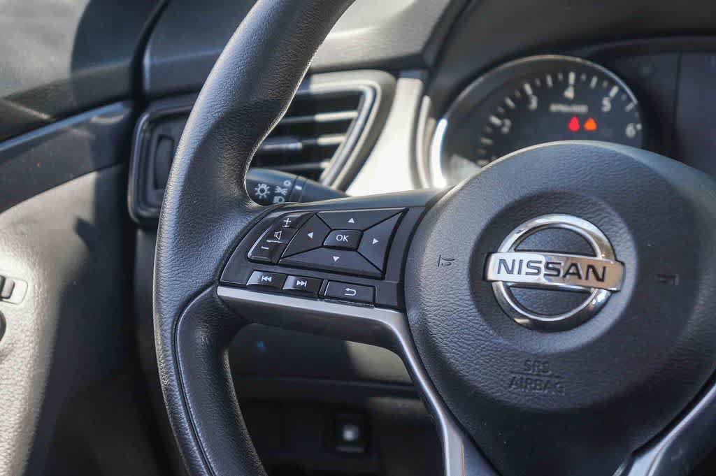 Used 2018 Nissan Rogue S AWD/4WD image 16
