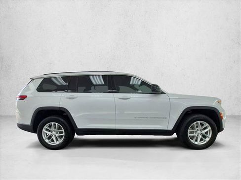 Used 2025 Jeep Grand Cherokee L Laredo w/ Luxury Tech Group I RWD image 4