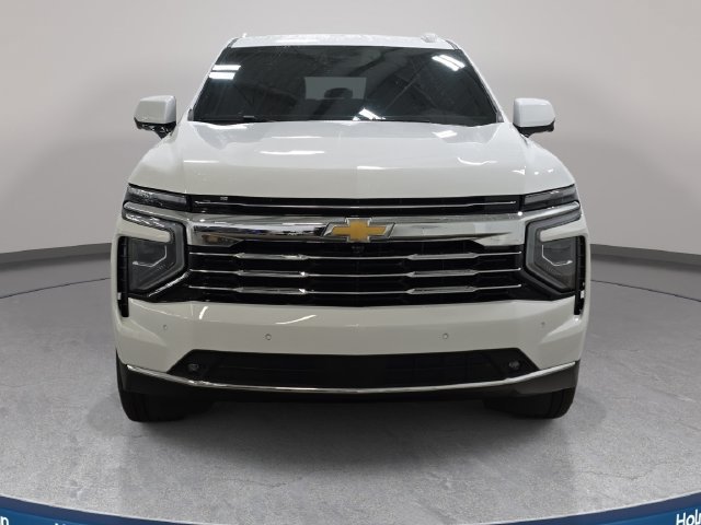 Used 2025 Chevrolet Suburban LT w/ Comfort Package AWD/4WD image 3