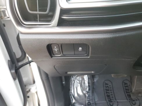 Used 2024 Kia Sorento S AWD/4WD image 28