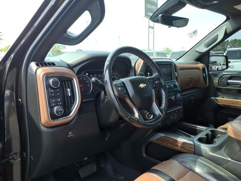 Used 2019 Chevrolet Silverado 1500 High Country w/ Technology Package image 7