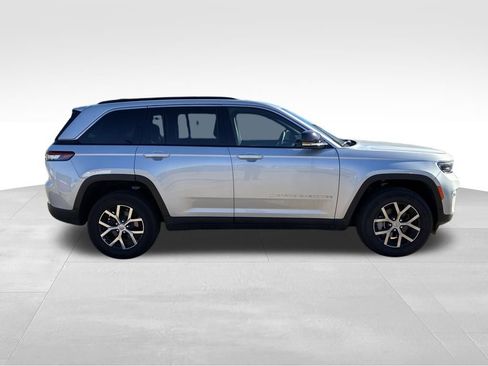 New 2025 Jeep Grand Cherokee Limited image 6