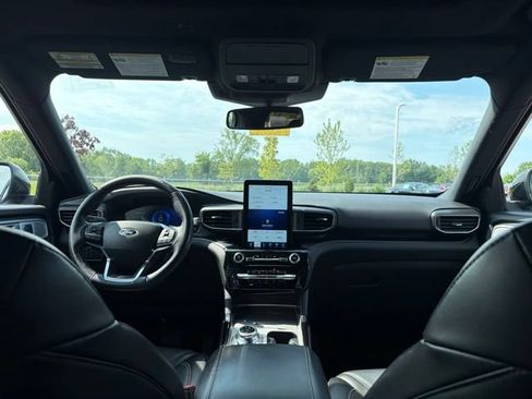 Used 2023 Ford Explorer ST w/ Equipment Group 401A AWD/4WD image 18