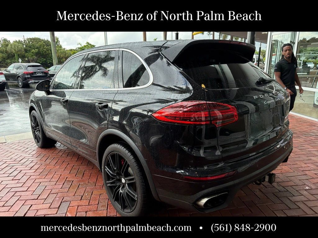 Used 2016 Porsche Cayenne Turbo AWD/4WD image 3
