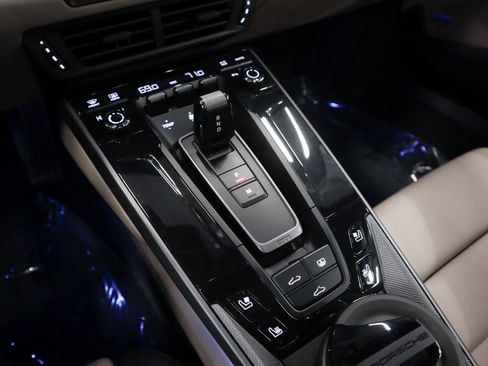 Used 2025 Porsche 911 Carrera image 19