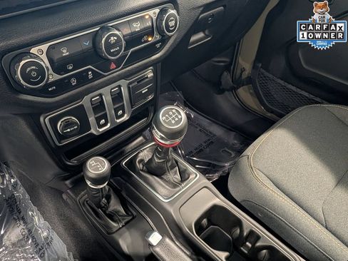 Used 2025 Jeep Wrangler Sport AWD/4WD image 17