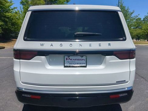 Used 2024 Jeep Wagoneer Series III AWD/4WD image 5