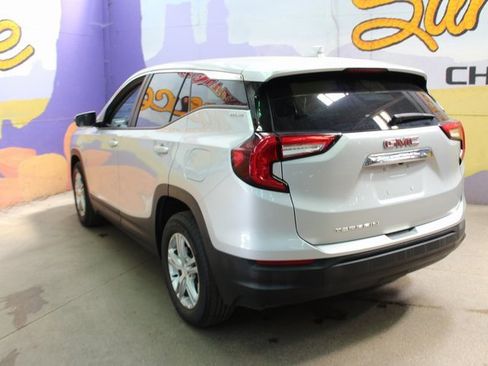 Used 2022 GMC Terrain SLE image 5