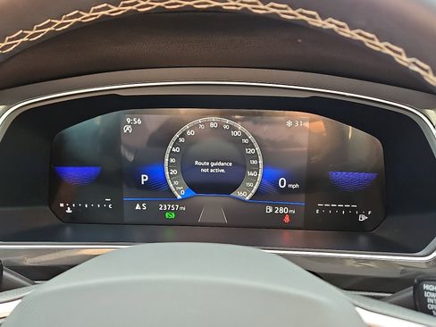 Certified 2023 Volkswagen Tiguan SE w/ Panoramic Sunroof Package image 19