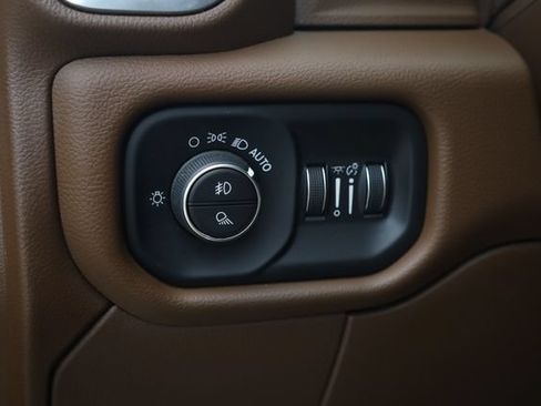 Used 2022 RAM 2500 Laramie AWD/4WD image 11