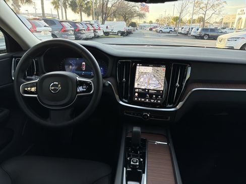 Certified 2025 Volvo V60 B5 Cross Country Plus image 30