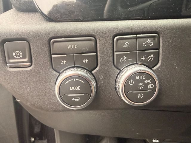 Used 2026 GMC Sierra 1500 SLT AWD/4WD image 14