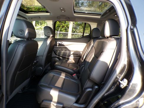 Used 2021 GMC Acadia SLT w/ Elevation Edition AWD/4WD image 19