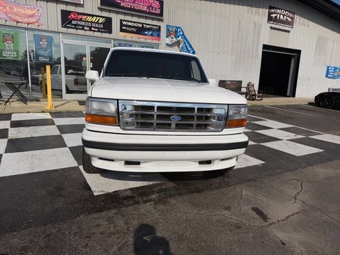 Used 1994 Ford F150 2WD Regular Cab image 3