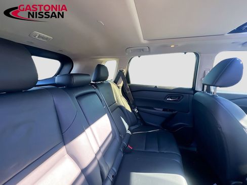 Used 2024 Nissan Rogue SL w/ SL Premium Package image 36