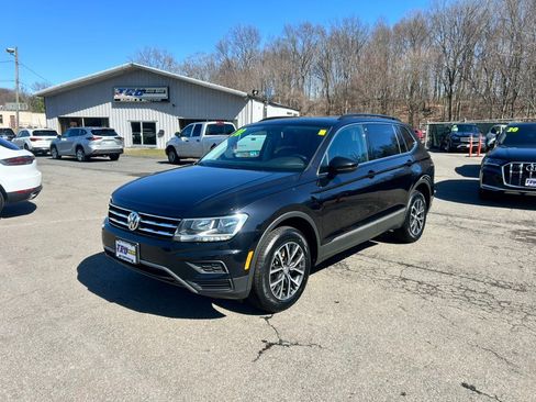 Used 2020 Volkswagen Tiguan SE w/ Panoramic Sunroof Package image 1