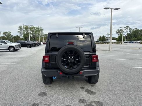 Used 2022 Jeep Wrangler Unlimited Sahara AWD/4WD image 4