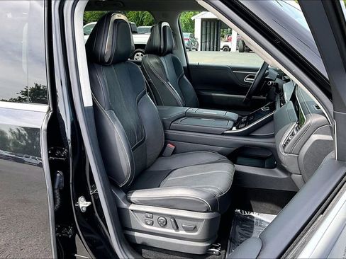 Used 2025 INFINITI QX80 Sensory AWD/4WD image 32