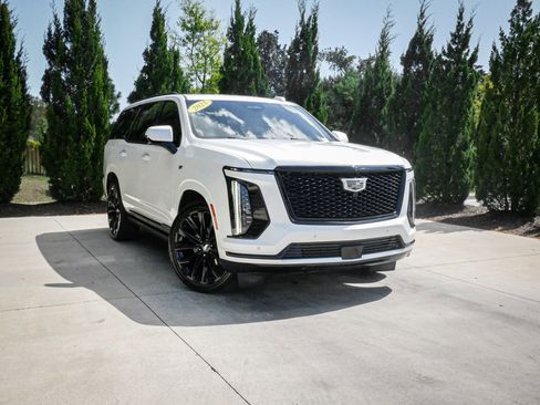 Used 2025 Cadillac Escalade Sport Platinum w/ LPO, ONYX Package AWD/4WD image 2