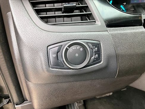 Used 2013 Ford Edge SE image 30