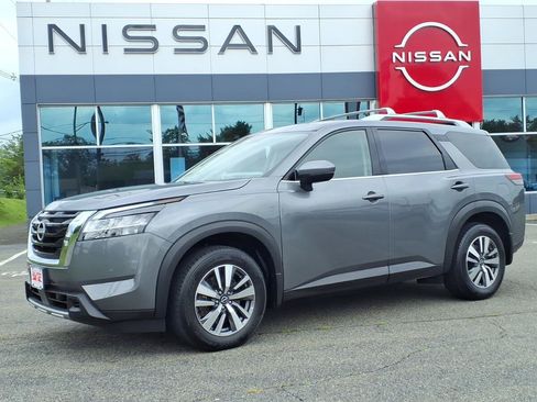Used 2024 Nissan Pathfinder SL AWD/4WD image 1