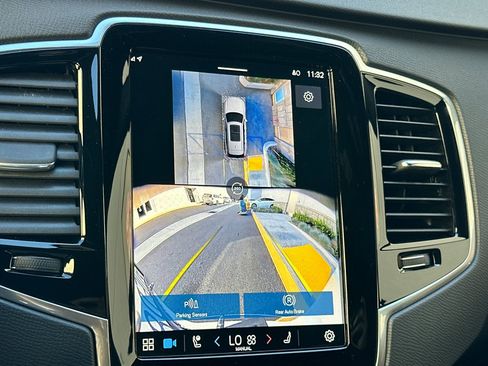 Certified 2025 Volvo XC90 B5 Plus w/ Protection Package Premier image 24