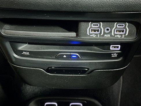 Used 2021 Chrysler Pacifica Touring-L w/ Uconnect Theater Family Group AWD/4WD image 20