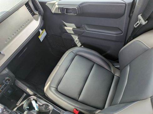 New 2025 Ford Bronco Outer Banks w/ Sasquatch Package image 18