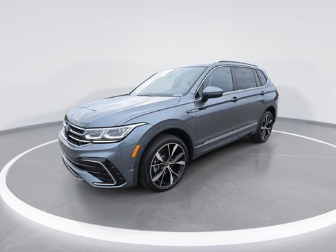 Certified 2024 Volkswagen Tiguan SEL R-Line image 7
