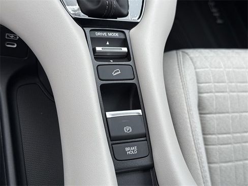 New 2026 Honda HR-V LX image 25