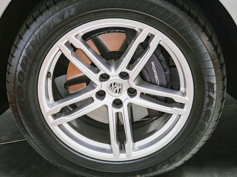 Certified 2023 Porsche Macan AWD/4WD image 13
